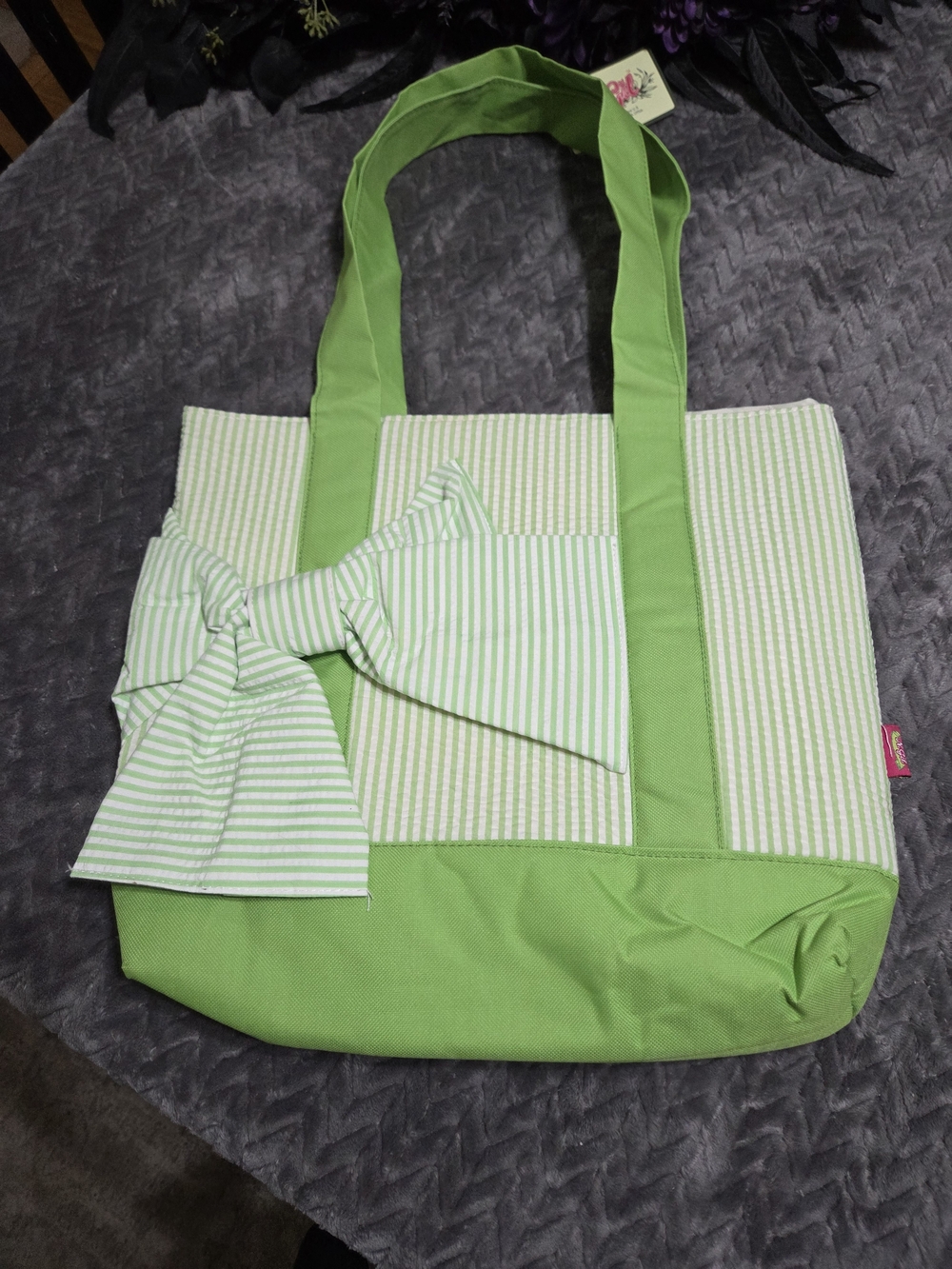 Green Bow Accent Tote Bag